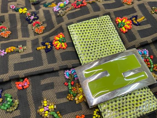 FENDI（フェンディ）FENDI (フェンディ) ショルダーバッグ ブラウンの古着・服飾アイテム