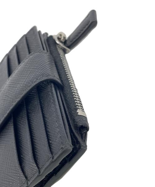 PRADA（プラダ）PRADA (プラダ) 2つ折り財布 ブラックの古着・服飾アイテム