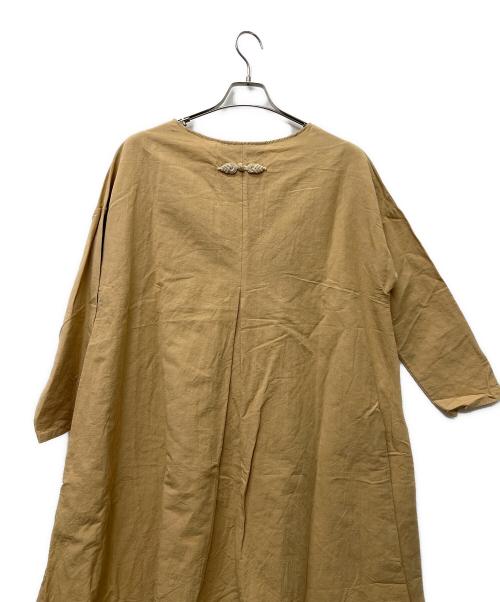 BEARDSLEY（ビアズリー）BEARDSLEY (ビアズリー) 長袖ワンピース ベージュ サイズ:FREEの古着・服飾アイテム