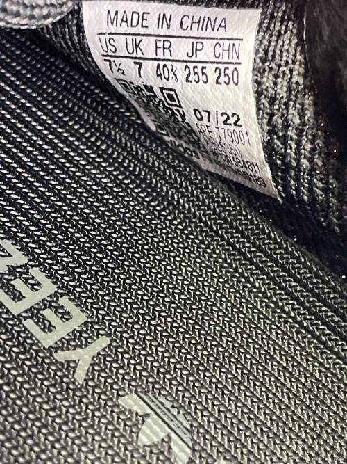 adidas（アディダス）adidas (アディダス) YEEZY (イージー) ローカットスニーカー ブラック サイズ:JP255の古着・服飾アイテム