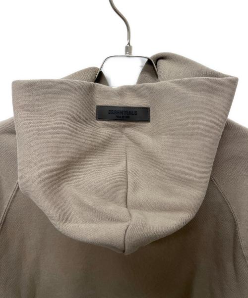 FOG ESSENTIALS（フィアオブゴッド エッセンシャル）FOG ESSENTIALS (フィアオブゴッド エッセンシャル) プルオーバーパーカー ベージュ サイズ:Ｍの古着・服飾アイテム
