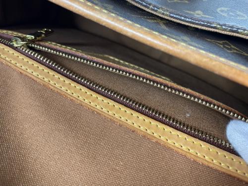 LOUIS VUITTON（ルイ ヴィトン）LOUIS VUITTON (ルイ ヴィトン) ショルダーバッグ ブラウンの古着・服飾アイテム