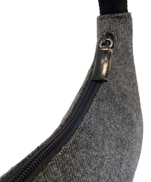 PRADA（プラダ）PRADA (プラダ) ハンドポーチ グレーの古着・服飾アイテム