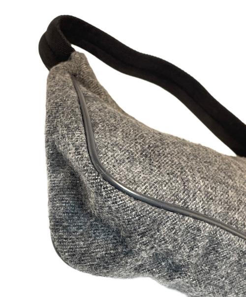 PRADA（プラダ）PRADA (プラダ) ハンドポーチ グレーの古着・服飾アイテム