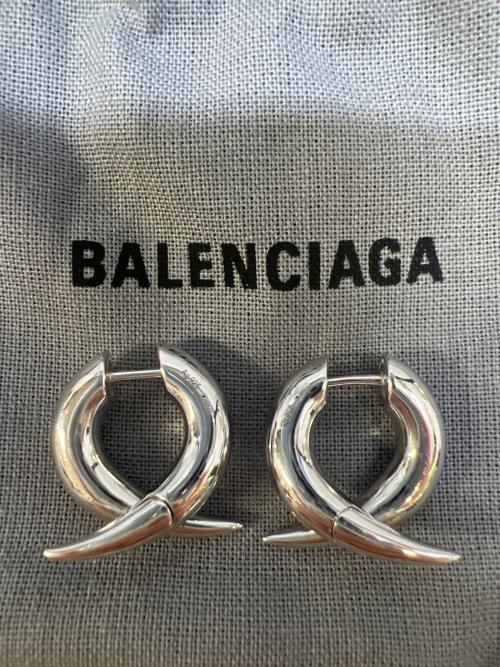 BALENCIAGA（バレンシアガ）BALENCIAGA (バレンシアガ) ピアス シルバーの古着・服飾アイテム