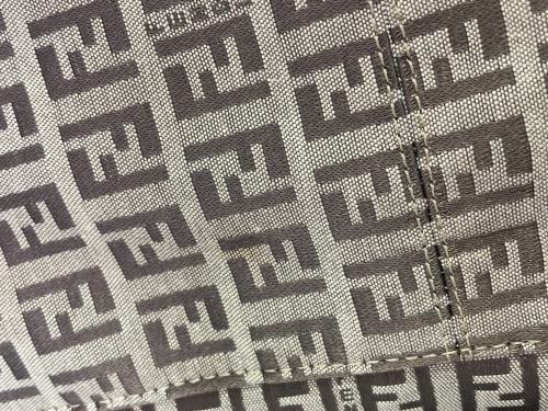 FENDI（フェンディ）FENDI (フェンディ) ショルダーバッグ ベージュの古着・服飾アイテム