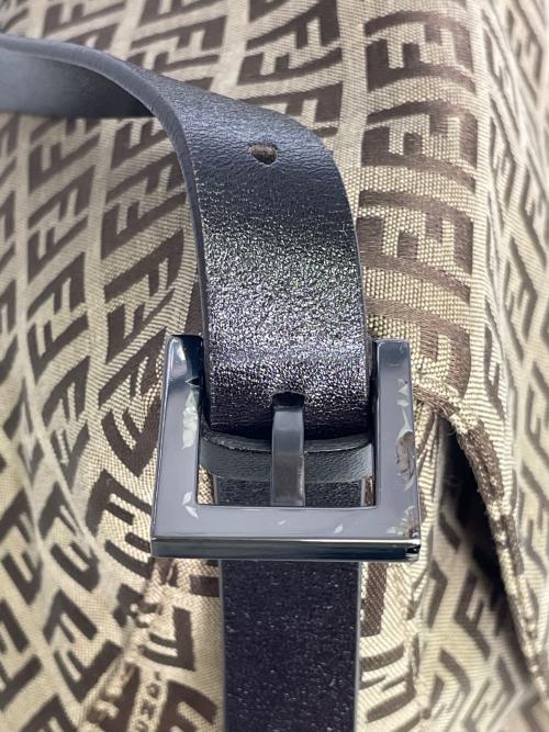 FENDI（フェンディ）FENDI (フェンディ) ショルダーバッグ ベージュの古着・服飾アイテム