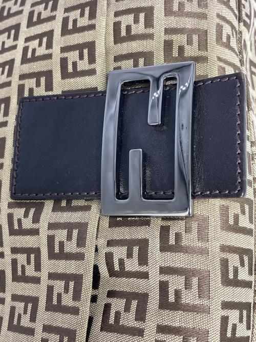 FENDI（フェンディ）FENDI (フェンディ) ショルダーバッグ ベージュの古着・服飾アイテム