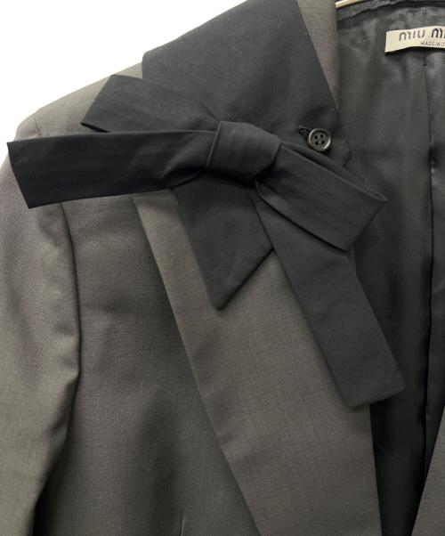 MIU MIU（ミュウミュウ）MIU MIU (ミュウミュウ) リボンつけ襟テーラードジャケット グレー サイズ:３６の古着・服飾アイテム