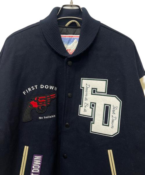 FIRST DOWN（ファーストダウン）FIRST DOWN (ファーストダウン) スタジャン ネイビー×ベージュ サイズ:Ｌの古着・服飾アイテム