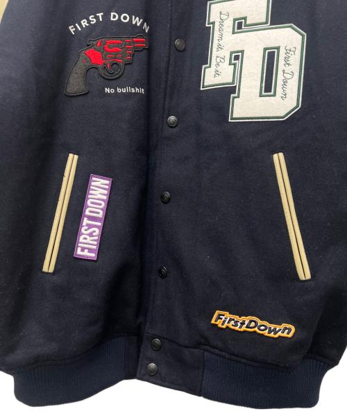 FIRST DOWN（ファーストダウン）FIRST DOWN (ファーストダウン) スタジャン ネイビー×ベージュ サイズ:Ｌの古着・服飾アイテム
