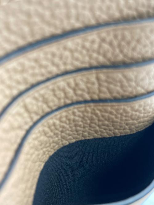 LOEWE（ロエベ）LOEWE (ロエベ) フラグメントケース ブラウンの古着・服飾アイテム