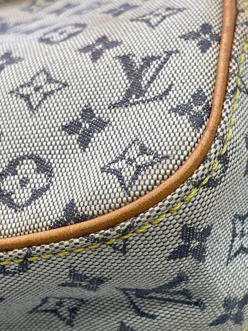 LOUIS VUITTON（ルイ ヴィトン）LOUIS VUITTON (ルイ ヴィトン) ショルダーバッグ グレーの古着・服飾アイテム