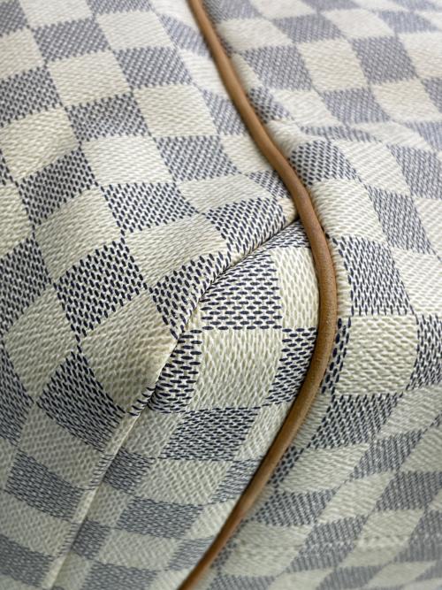 LOUIS VUITTON（ルイ ヴィトン）LOUIS VUITTON (ルイ ヴィトン) トートバッグ ホワイト サイズ:MMの古着・服飾アイテム