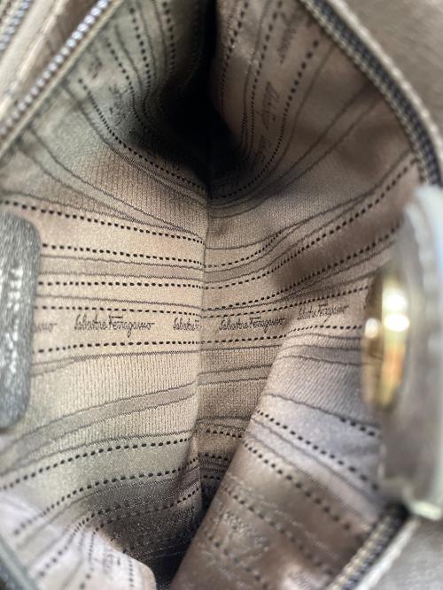 Salvatore Ferragamo（サルヴァトーレ フェラガモ）Salvatore Ferragamo (サルヴァトーレ フェラガモ) 2WAYバッグ 金具キズ・シャンパンゴールドの古着・服飾アイテム