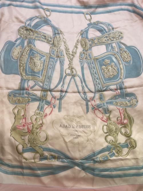 HERMES（エルメス）HERMES (エルメス) スカーフ ピンク×スカイブルーの古着・服飾アイテム