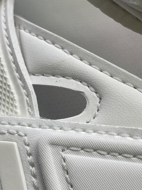 BALENCIAGA（バレンシアガ）BALENCIAGA (バレンシアガ) トラックサンダル ホワイト サイズ:JP26.5の古着・服飾アイテム