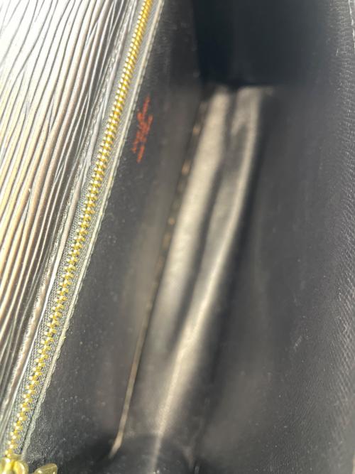 LOUIS VUITTON（ルイ ヴィトン）LOUIS VUITTON (ルイ ヴィトン) セリエ・ドラゴンヌ ブラックの古着・服飾アイテム