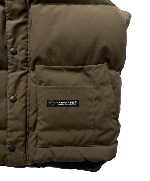 CANADA GOOSE（カナダグース）CANADA GOOSE (カナダグース) ダウンベスト オリーブ サイズ:Mの古着・服飾アイテム