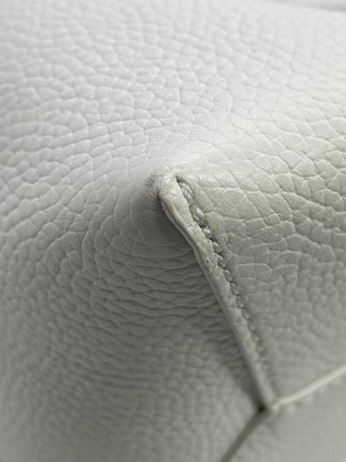 MARC JACOBS（マークジェイコブズ）MARC JACOBS (マークジェイコブズ) ハンドバッグ ホワイトの古着・服飾アイテム