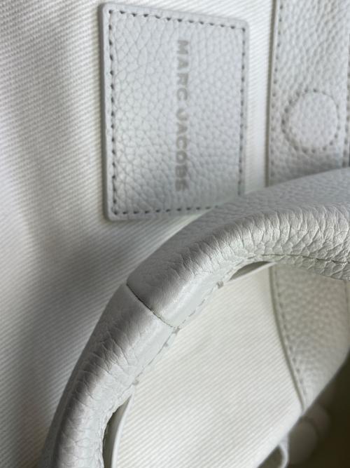 MARC JACOBS（マークジェイコブズ）MARC JACOBS (マークジェイコブズ) ハンドバッグ ホワイトの古着・服飾アイテム