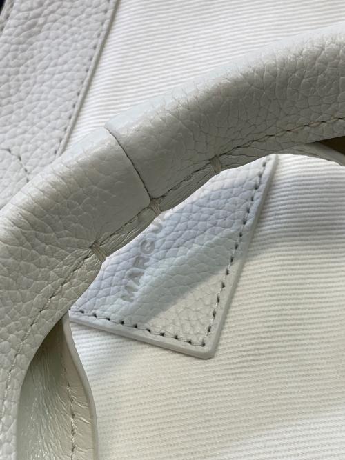 MARC JACOBS（マークジェイコブズ）MARC JACOBS (マークジェイコブズ) ハンドバッグ ホワイトの古着・服飾アイテム