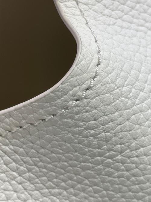 MARC JACOBS（マークジェイコブズ）MARC JACOBS (マークジェイコブズ) ハンドバッグ ホワイトの古着・服飾アイテム