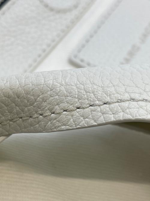 MARC JACOBS（マークジェイコブズ）MARC JACOBS (マークジェイコブズ) ハンドバッグ ホワイトの古着・服飾アイテム