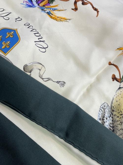 HERMES（エルメス）HERMES (エルメス) スカーフ ホワイト×グリーンの古着・服飾アイテム