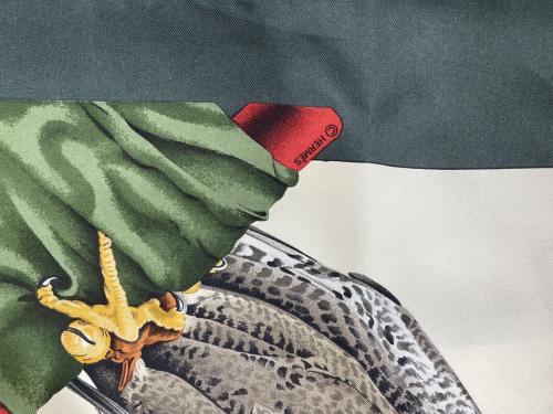 HERMES（エルメス）HERMES (エルメス) スカーフ ホワイト×グリーンの古着・服飾アイテム