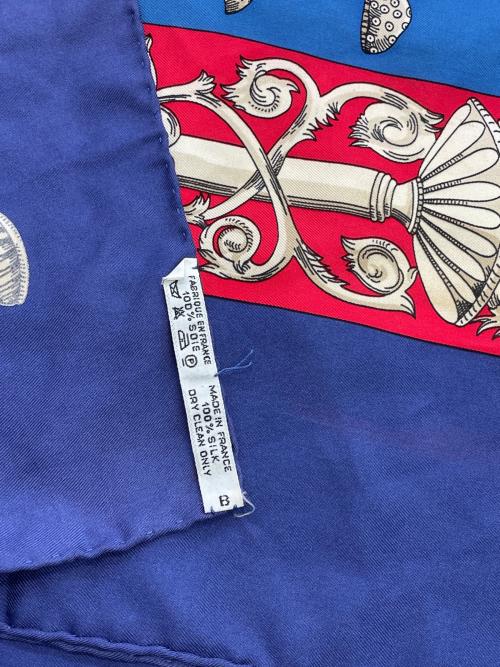 HERMES（エルメス）HERMES (エルメス) シルクスカーフ ブルー×レッドの古着・服飾アイテム