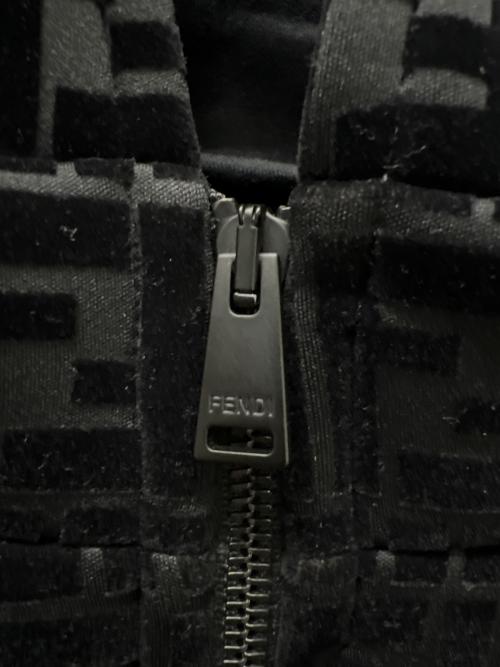 FENDI（フェンディ）FENDI (フェンディ) ズッカ柄ジップパーカー ブラック サイズ:５２の古着・服飾アイテム