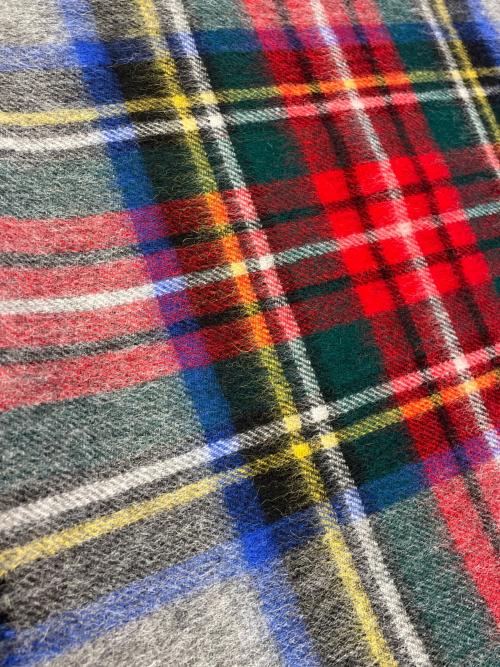 JOHNSTONS OF ELGIN（ジョンストンズオブエルガン）JOHNSTONS OF ELGIN (ジョンストンズオブエルガン) カシミヤマフラー マルチカラーの古着・服飾アイテム