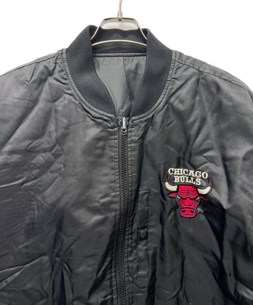 CHICAGO BULLS（シカゴブルズ）CHICAGO BULLS (シカゴブルズ) リバーシブルブルゾン ブラック×レッド サイズ:Mの古着・服飾アイテム