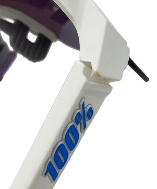 100%（ワンハンドレッド）100% (ワンハンドレッド) スポーツサングラス パープルの古着・服飾アイテム