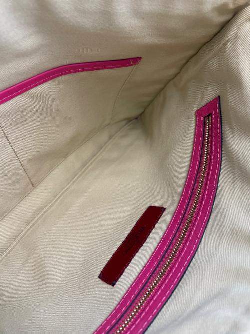 VALENTINO（ヴァレンティノ）VALENTINO (ヴァレンティノ) クラッチバッグ ショッキングピンクの古着・服飾アイテム