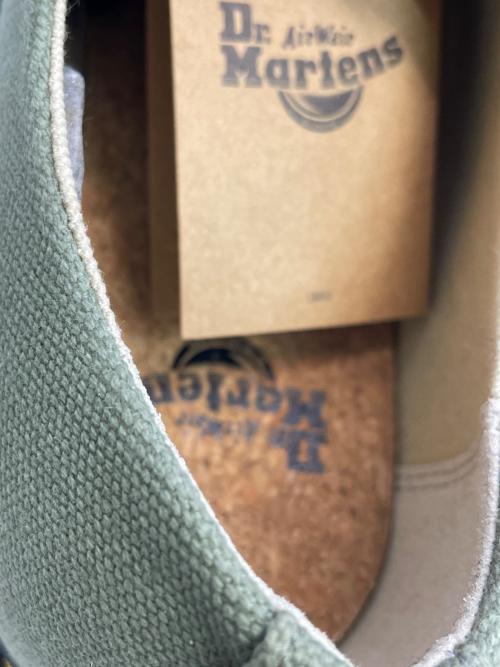 Dr.Martens（ドクターマーチン）Dr.Martens (ドクターマーチン) NATURAL CANVAS グリーン サイズ:37EUの古着・服飾アイテム