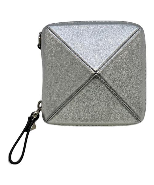 VALENTINO GARAVANI（ヴァレンティノ・ガラヴァーニ）VALENTINO GARAVANI (ヴァレンティノ・ガラヴァーニ) スタッズ型ショルダーポーチ シルバーの古着・服飾アイテム