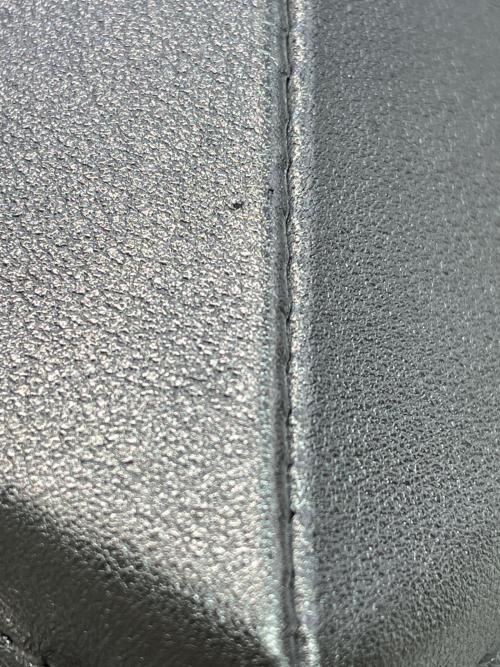 VALENTINO GARAVANI（ヴァレンティノ・ガラヴァーニ）VALENTINO GARAVANI (ヴァレンティノ・ガラヴァーニ) スタッズ型ショルダーポーチ シルバーの古着・服飾アイテム