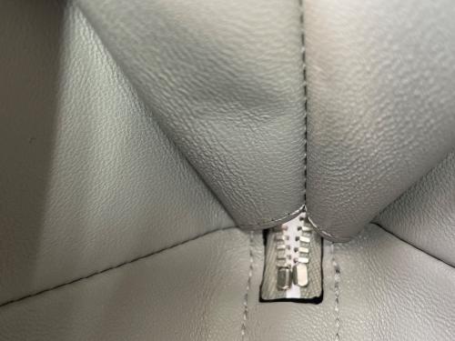 VALENTINO GARAVANI（ヴァレンティノ・ガラヴァーニ）VALENTINO GARAVANI (ヴァレンティノ・ガラヴァーニ) スタッズ型ショルダーポーチ シルバーの古着・服飾アイテム