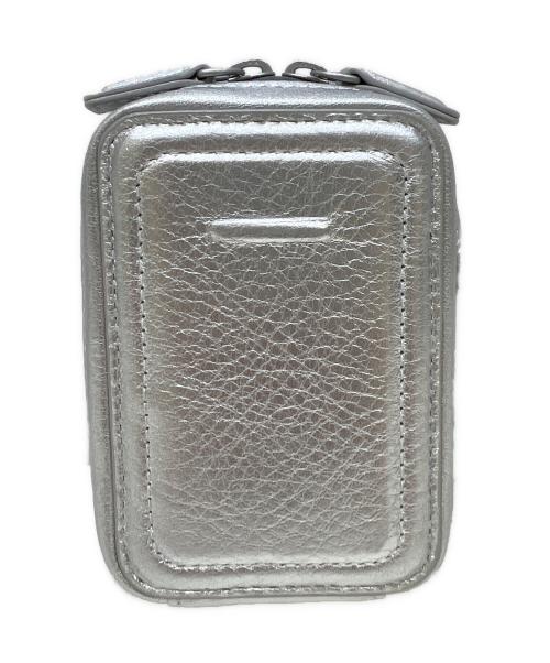 objects.io（オブジェクトアイオー）objects.io (オブジェクトアイオー) ストラップ付マイクロバッグ シルバーの古着・服飾アイテム