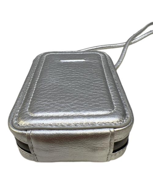 objects.io（オブジェクトアイオー）objects.io (オブジェクトアイオー) ストラップ付マイクロバッグ シルバーの古着・服飾アイテム