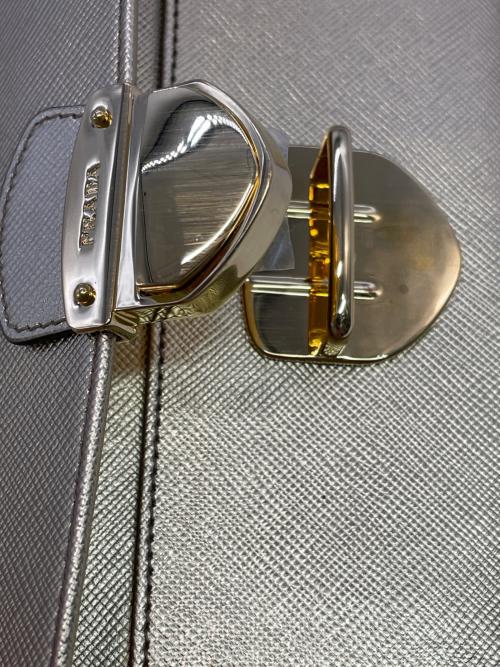 PRADA（プラダ）PRADA (プラダ) 長財布 ゴールドの古着・服飾アイテム