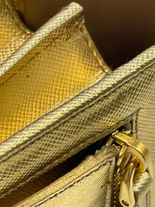 PRADA（プラダ）PRADA (プラダ) 長財布 ゴールドの古着・服飾アイテム