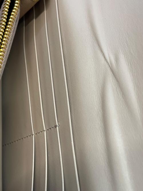 PRADA（プラダ）PRADA (プラダ) 長財布 ゴールドの古着・服飾アイテム