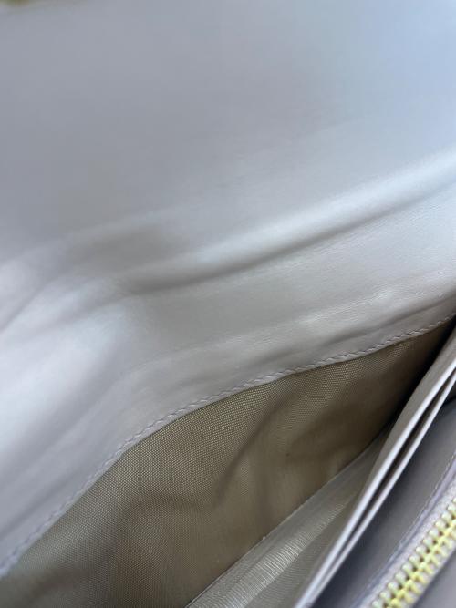 PRADA（プラダ）PRADA (プラダ) 長財布 ゴールドの古着・服飾アイテム