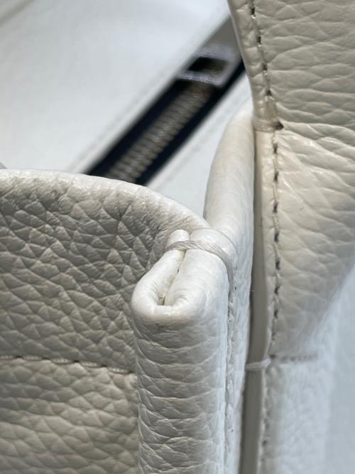 MARC JACOBS（マークジェイコブズ）MARC JACOBS (マークジェイコブズ) 2WAYレザートートバッグ ホワイトの古着・服飾アイテム