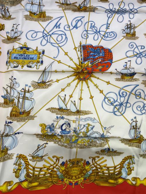 HERMES（エルメス）HERMES (エルメス) スカーフ レッド×ホワイトの古着・服飾アイテム