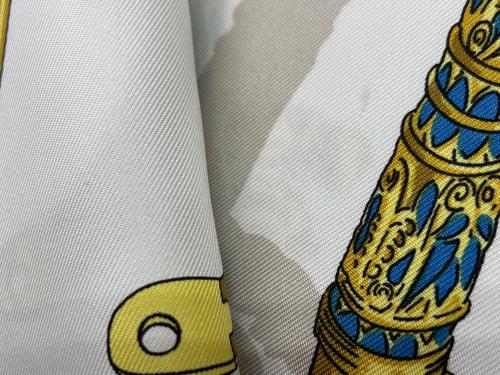 HERMES（エルメス）HERMES (エルメス) スカーフ ネイビー×ホワイトの古着・服飾アイテム