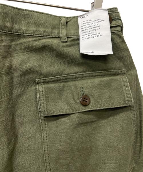CIOTA（シオタ）CIOTA (シオタ) URBAN RESEARCH (アーバンリサーチ) ベイカーパンツ カーキ サイズ:５の古着・服飾アイテム